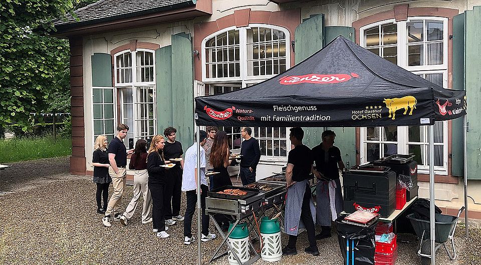 Grillfest vor der Orangerie
