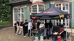 Grillfest vor der Orangerie