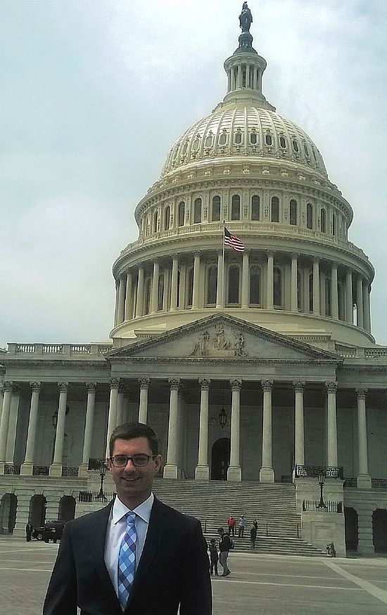 Patrick Raschle vor dem White House