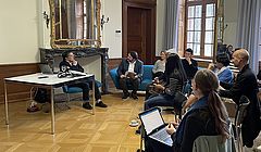 Toshiki Mogami discuses with participants