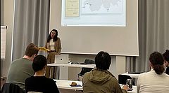 Lea Kasper presents her research