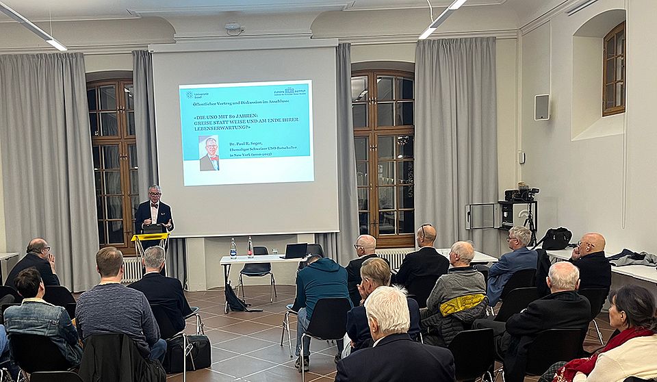 Paul Seger vor dem Publikum