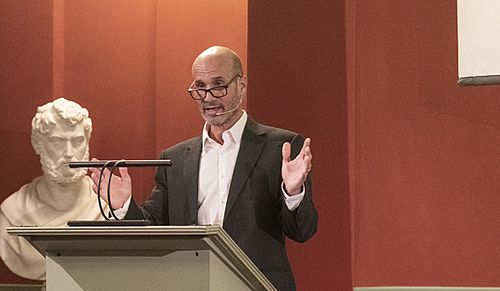 Begrüssung durch Corey Ross