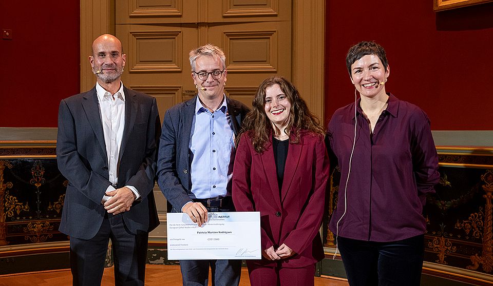 Institutsdirektor Corey Ross, Christian Egeler (Vorsitzender Förder- und Alumniverein), Preisträgerin Patricia Martins Rodrigues, Studiengangleitung Isabelle Dörr