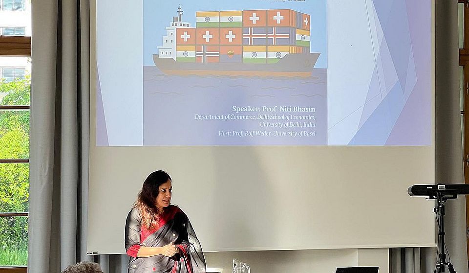 Niti Bhasin presenting her research