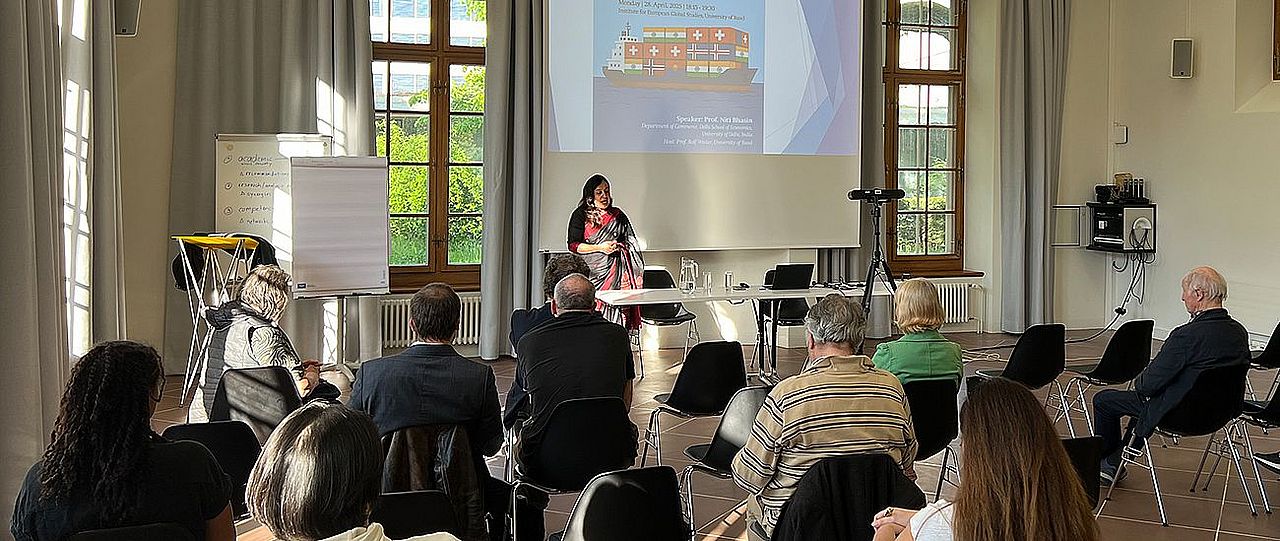 Niti Bhasin giving her lecture