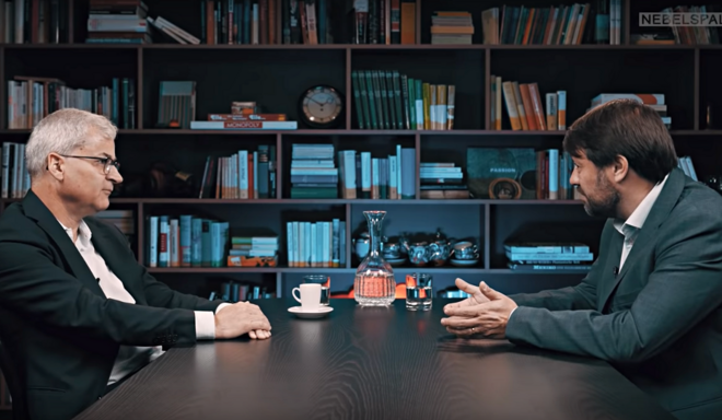 Prof. Dr. Ralph Weber (rechts) während des Interviews (Screenshot des YouTube-Videos)
