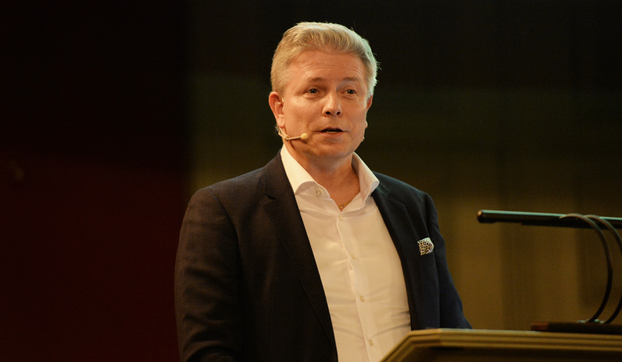 Diplomfeier des Europainstituts 2024 mit Festredner Pascal Gantenbein.